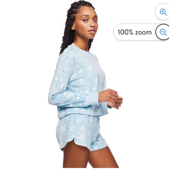 No Boundaries Women's Velour Long Sleeve and Short 2-Piece Set NWT - Picture 2 of 6